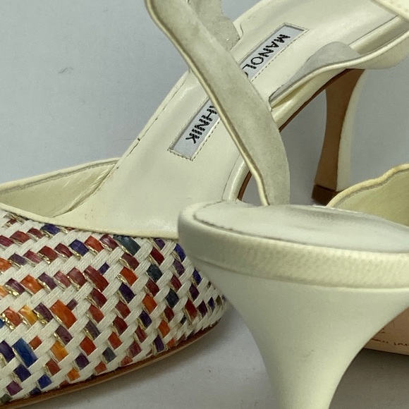 MANOLO BLAHNIK
Carolyne Raffia Slingbacks Rainbow - Picture 2 of 11